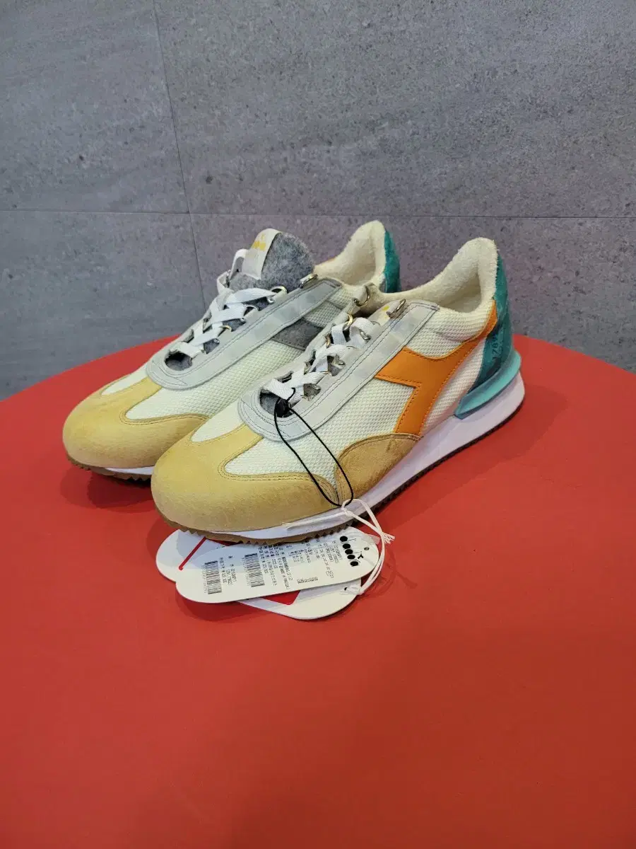 DIADORA HERITAGE. 스니커즈. 32.9만템!